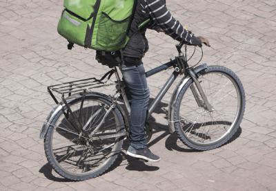 Рязанец украл велосипед у доставщика еды